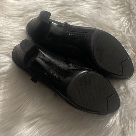 Shoe - Picture 2 of 3